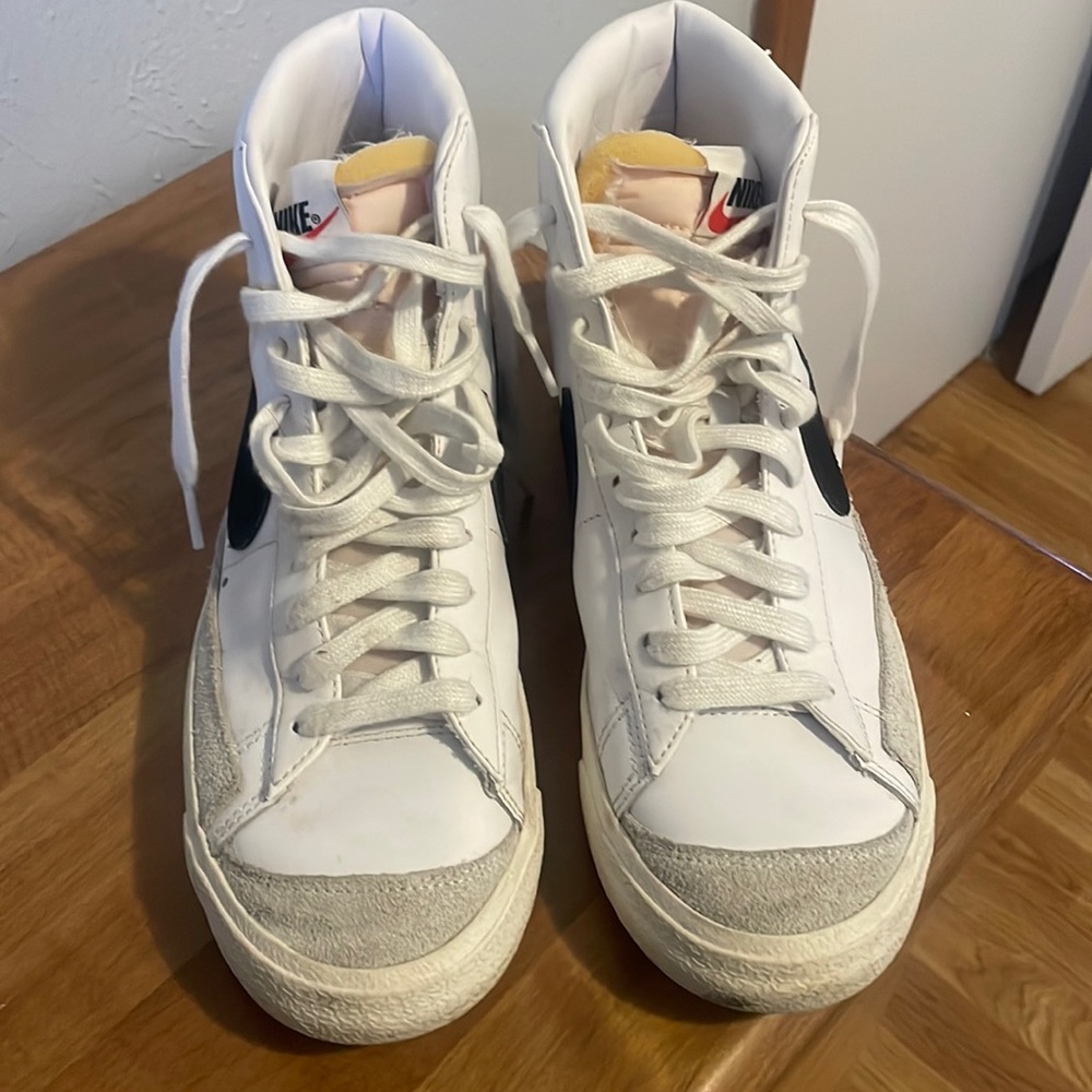 Size 9 woman’s Nike blazers